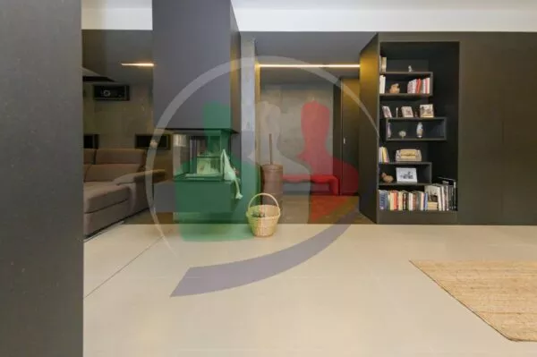 Villa Bifamiliare lungo, La Cassa