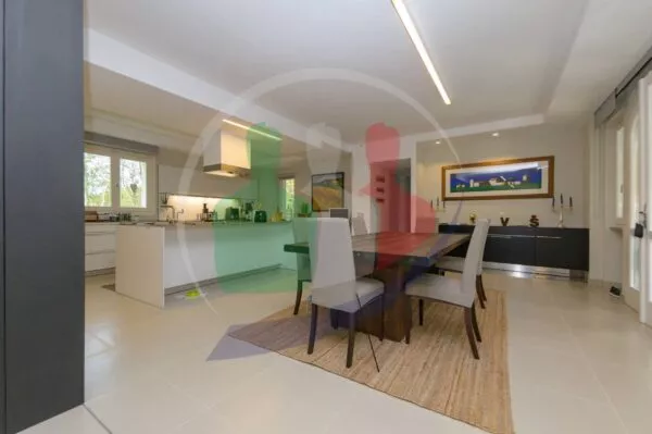 Villa Bifamiliare lungo, La Cassa