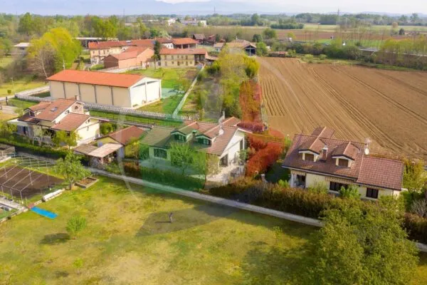 Villa via Rivarolo Bossola, Lombardore