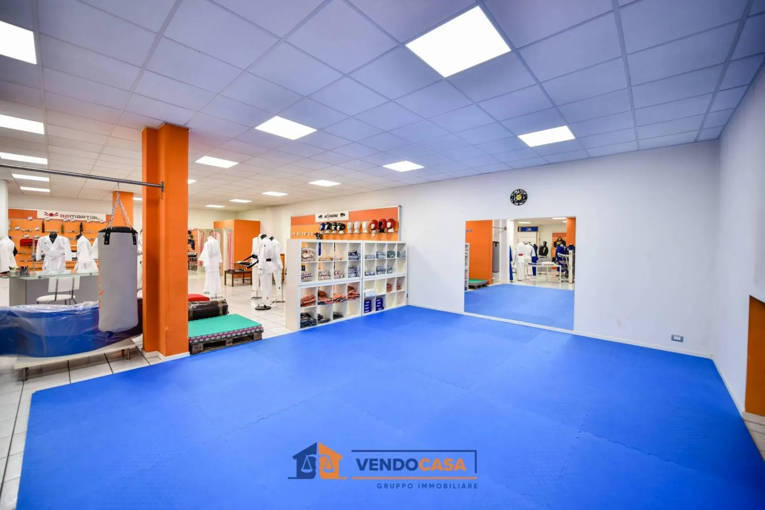 Immagine per Locale Commerciale in Vendita a Torino Corso Francia 276