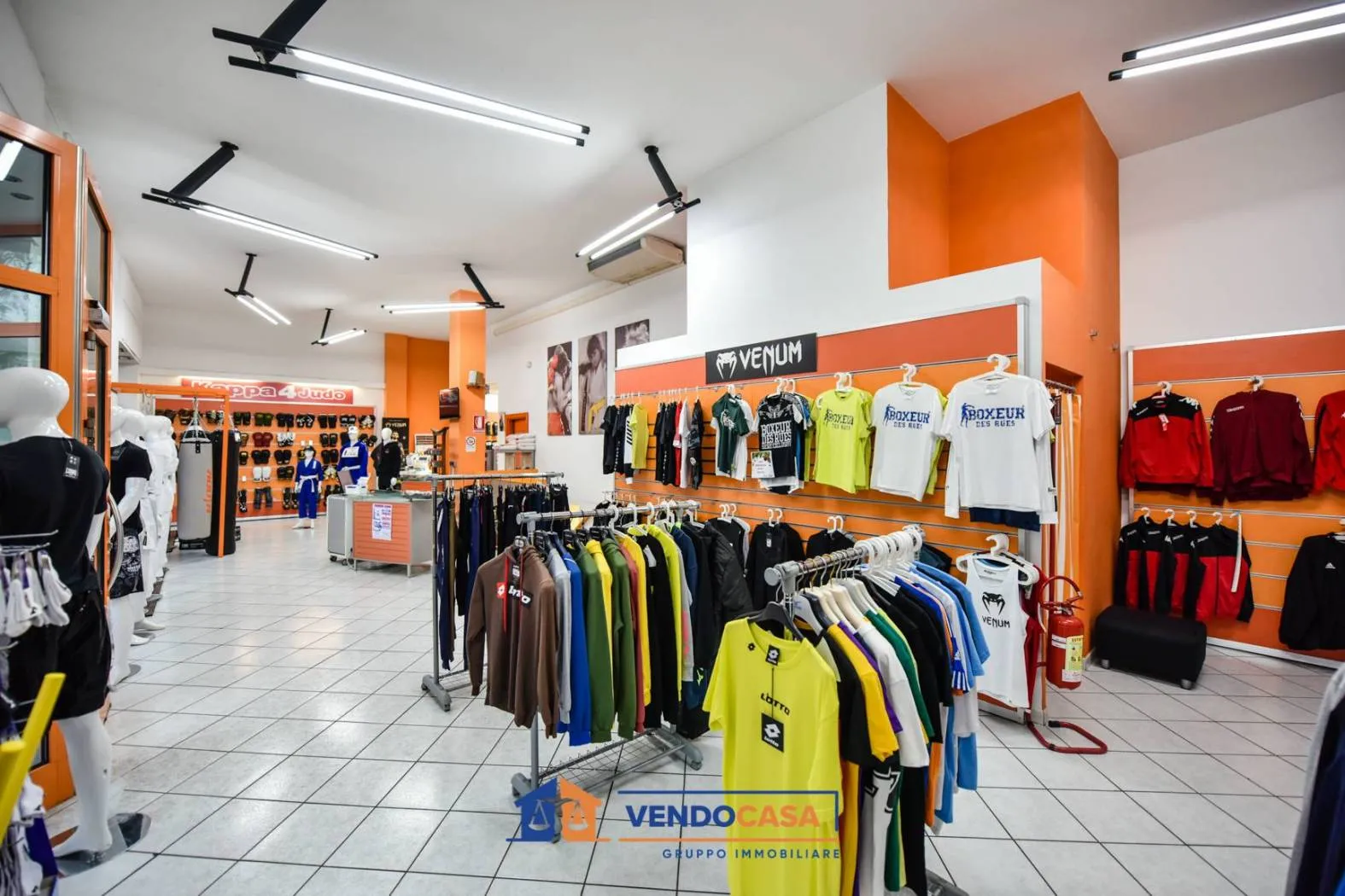 Immagine per Locale Commerciale in Vendita a Torino Corso Francia 276
