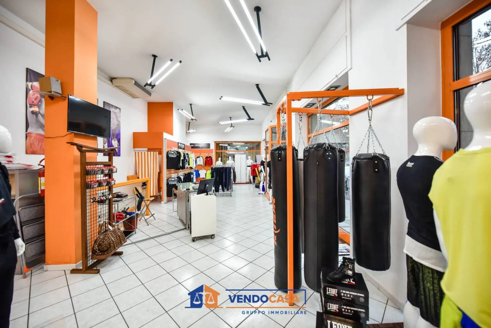Immagine per Locale Commerciale in Vendita a Torino Corso Francia 276