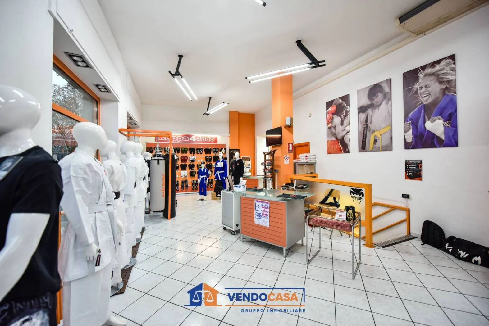 Immagine per Locale Commerciale in Vendita a Torino Corso Francia 276