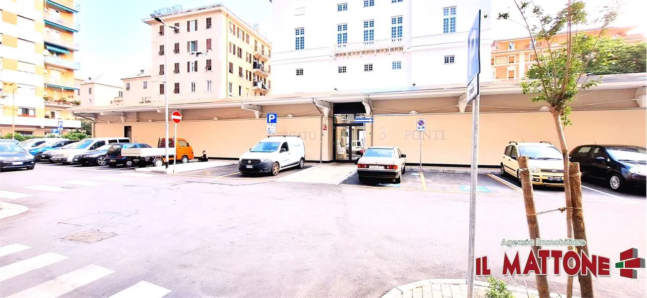 Immagine per Alimentari in vendita a Genova piazza Tre Ponti