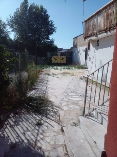 Locale Commerciale via Solfatara, Pozzuoli