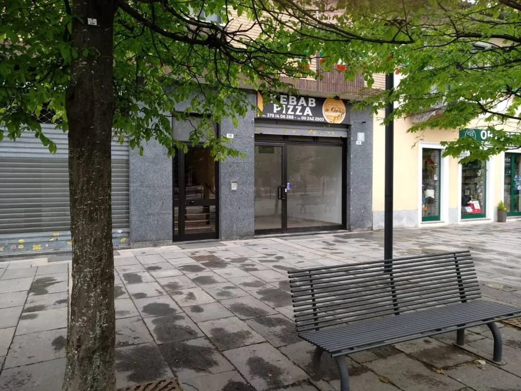 Immagine per Locale Commerciale in Affitto a Leinì Piazza Vittorio Emanuele II 16