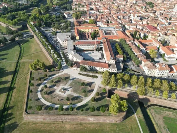 Negozio Di Fiori E Piante viale Europa 556, Lucca