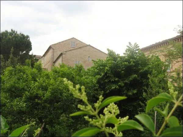Immagine per Albergo con mura in vendita a Monsampietro Morico via Centro Storico