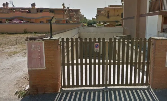 Immagine per Garage in vendita a Pomezia via Budapest 8