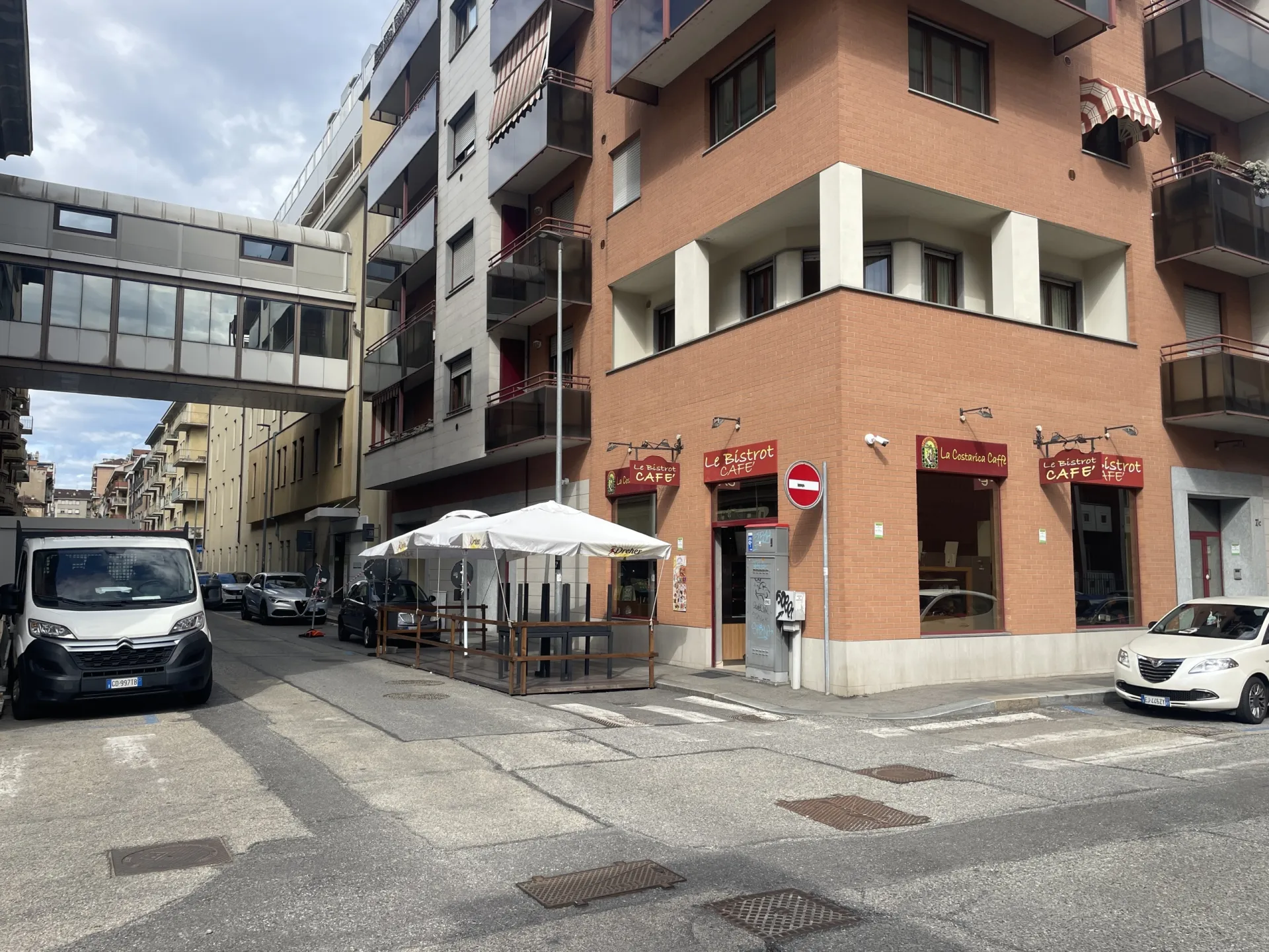 Immagine per Locale commerciale in vendita a Torino via Cellini 7C