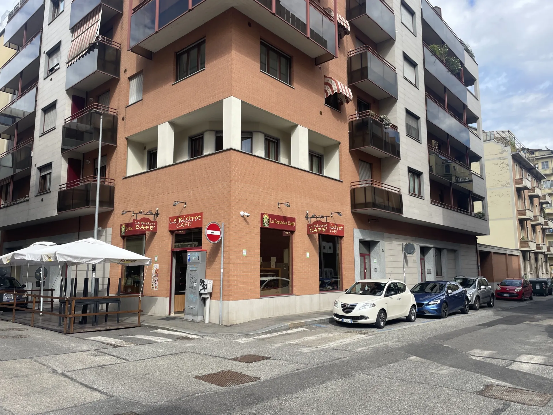 Immagine per Locale commerciale in vendita a Torino via Cellini 7C