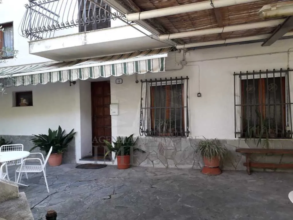 Immagine per Porzione di casa in vendita a Olivetta San Michele via Libri