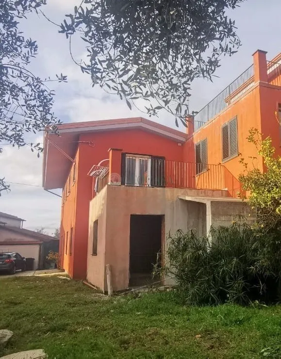 Immagine per Porzione di casa in vendita a Castelnuovo Magra via Montefrancio