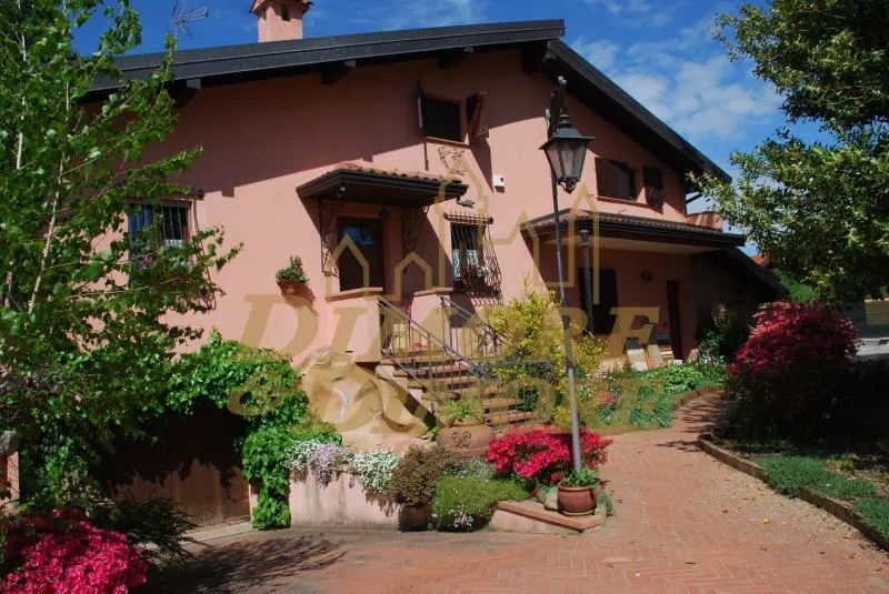 Immagine per Villa in vendita a Borgo Ticino via Giordano Bruno 21