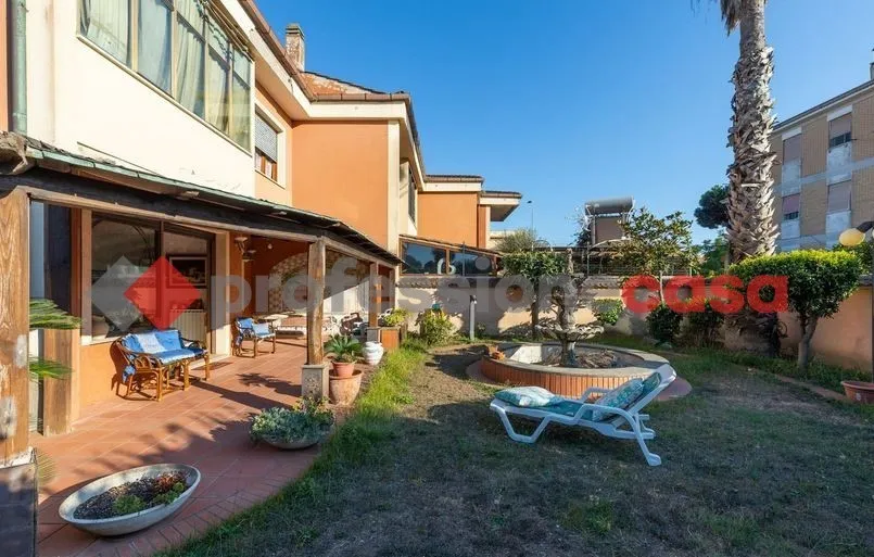 Immagine per Villa a schiera in vendita a Pomezia via Lago Maggiore 45