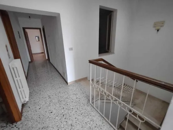 Villa Trifamiliare via San Marcello, Jesi