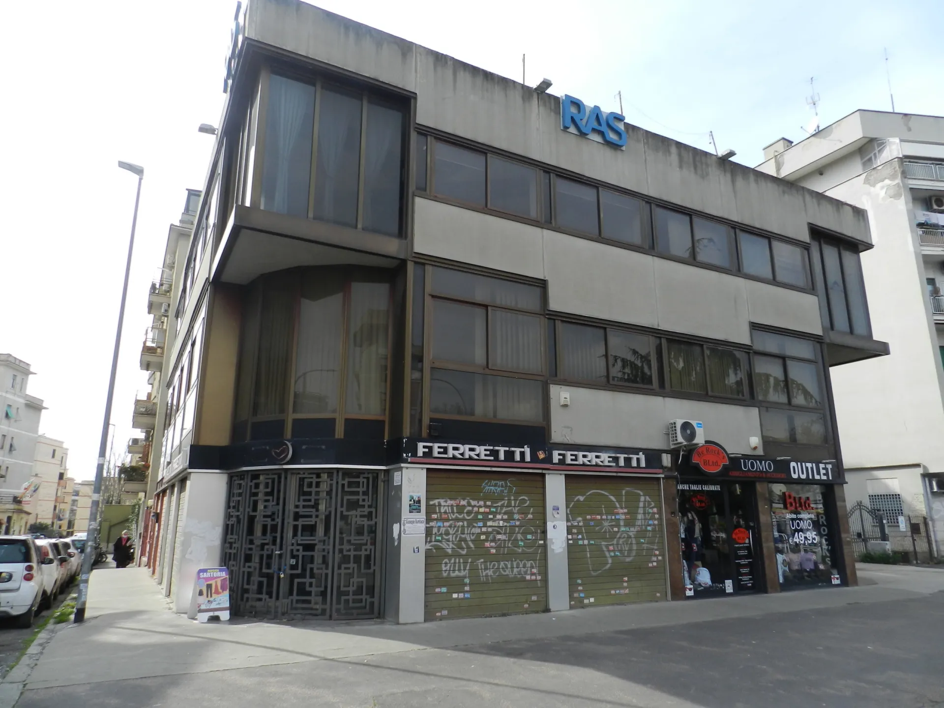 Immagine per Show Room in vendita a Roma via Degli Abeti 29