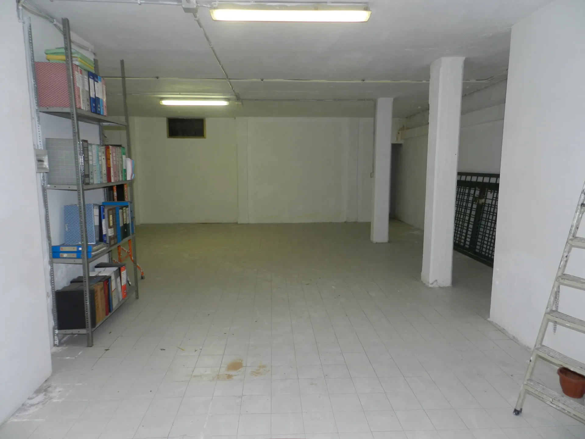 Immagine per Show Room in vendita a Roma via Degli Abeti 29