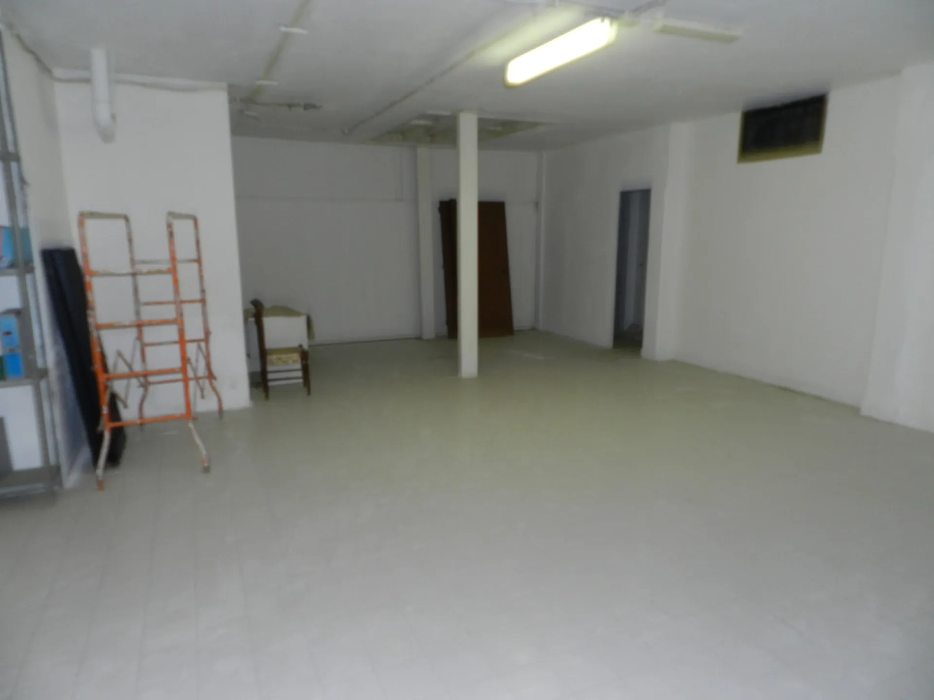 Immagine per Show Room in vendita a Roma via Degli Abeti 29
