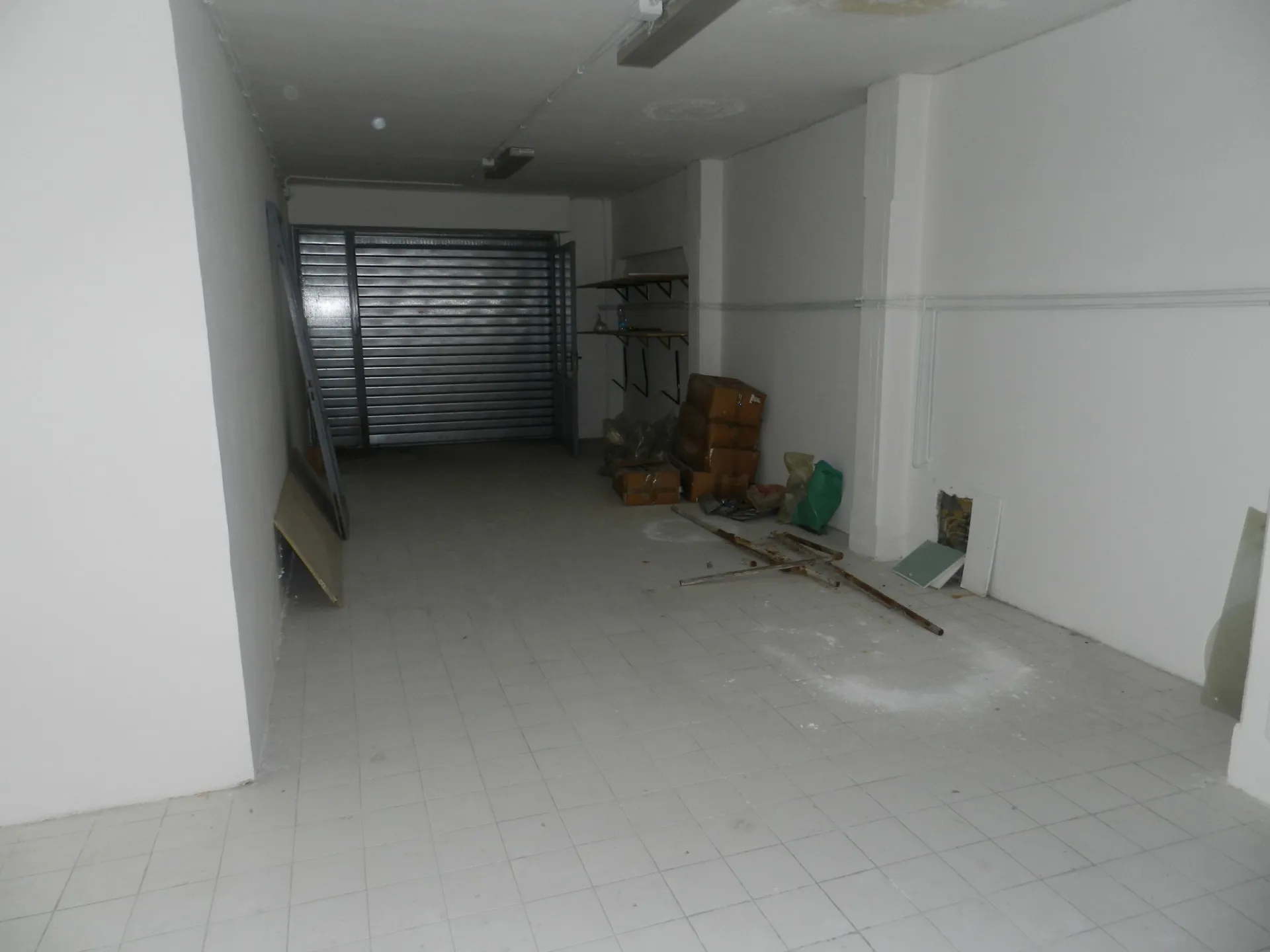 Immagine per Show Room in vendita a Roma via Degli Abeti 29