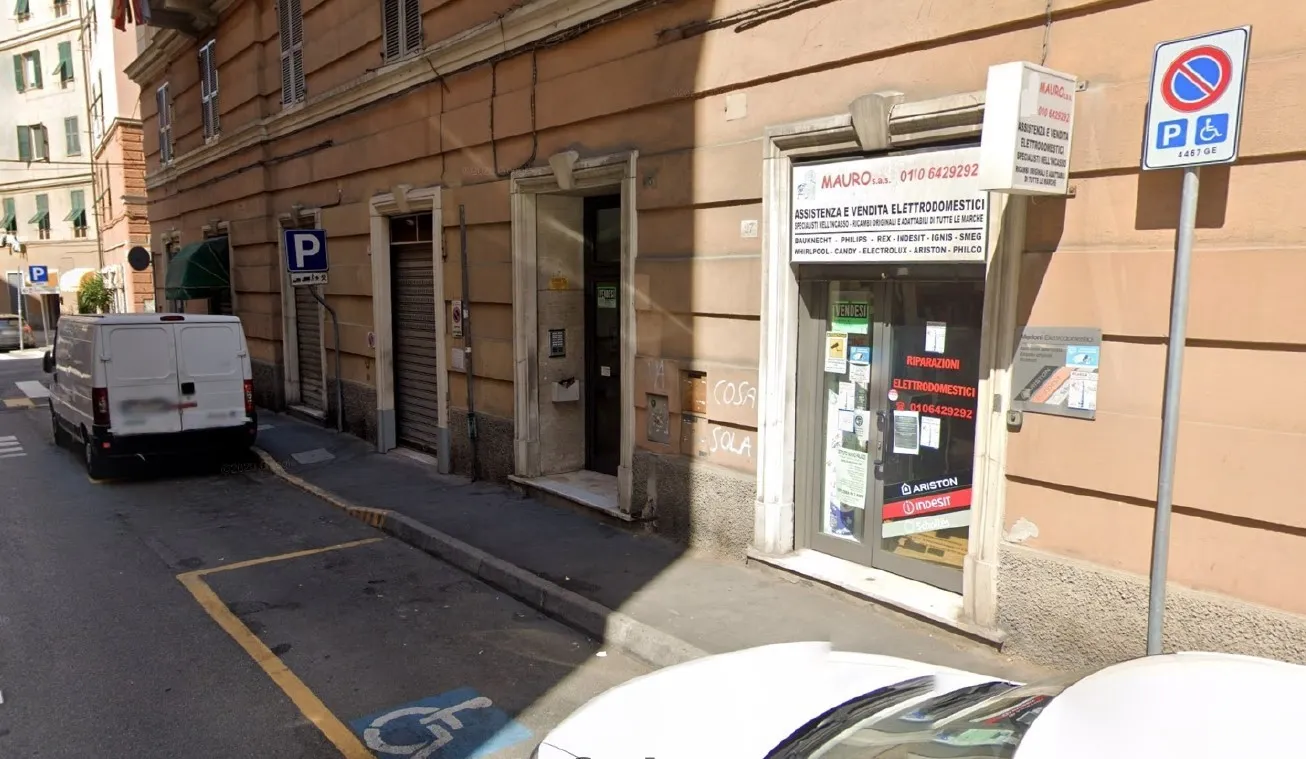 Immagine per Locale commerciale in vendita a Genova via Pietro Cristofoli 27R