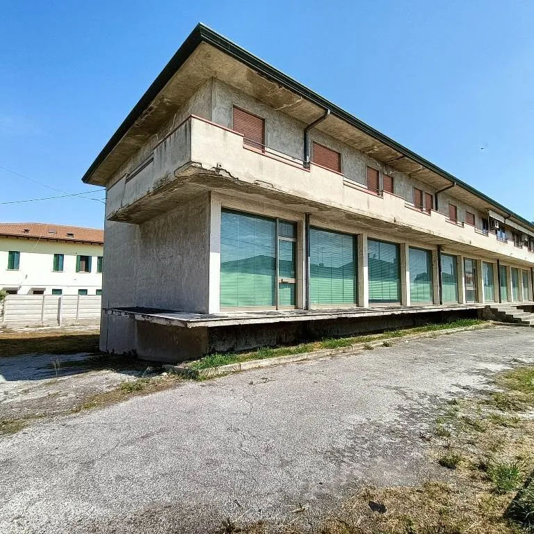 Immagine per Palazzo - Stabile in vendita a Ceregnano via Giuseppe Verdi 3024