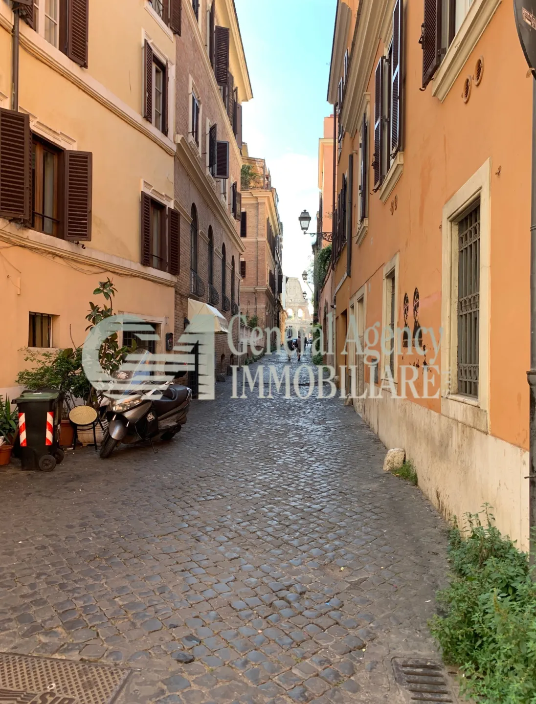 Immagine per Locale commerciale in vendita a Roma via Frangipane
