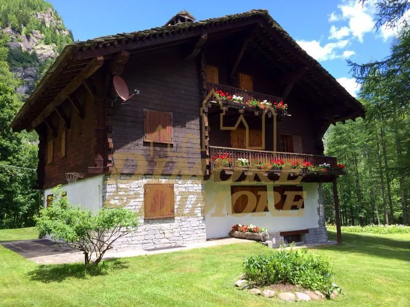 Immagine per Villa in vendita a Macugnaga via Hof