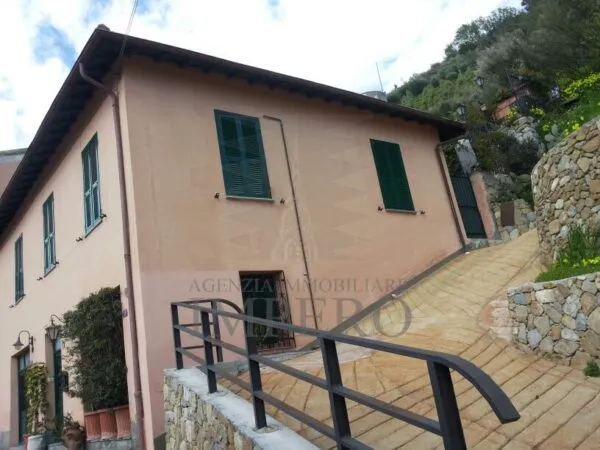 Trilocale via Hughes, Ventimiglia