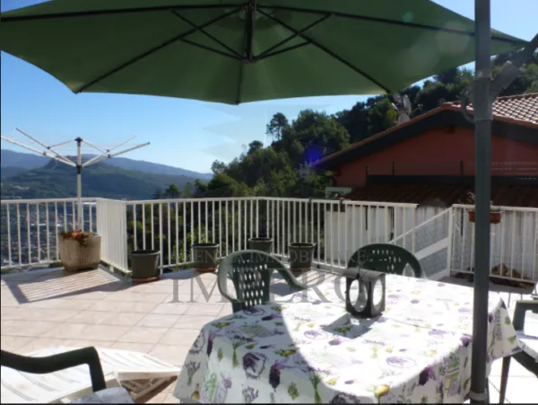 Villa Trifamiliare strada Degli Olandesi, Camporosso