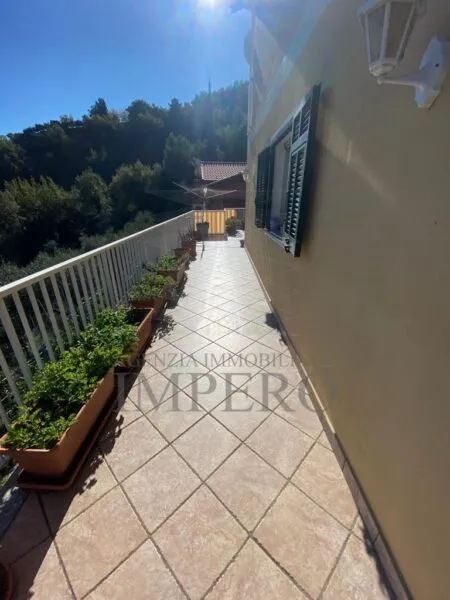 Villa Trifamiliare strada Degli Olandesi, Camporosso