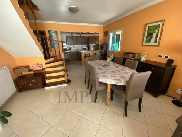 Villa Trifamiliare strada Degli Olandesi, Camporosso