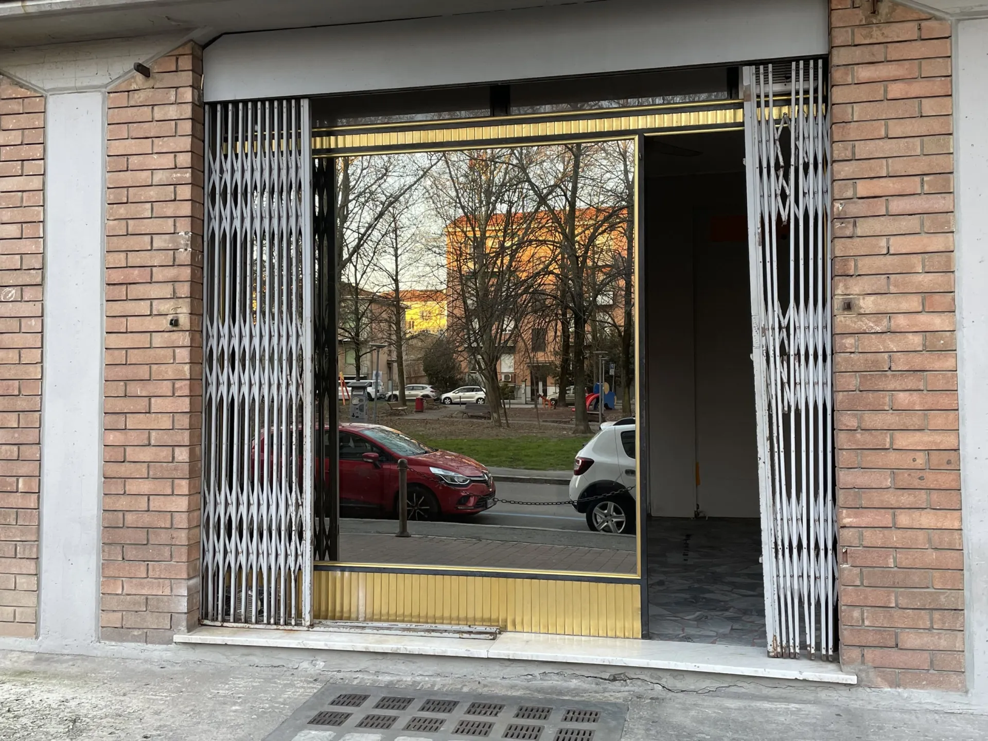 Immagine per Locale commerciale in vendita a Parma via Caselli 14
