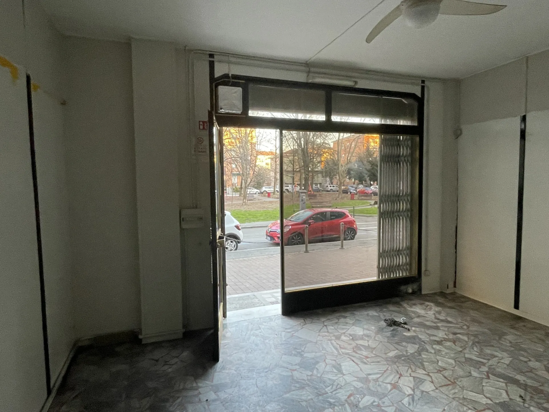 Immagine per Locale commerciale in vendita a Parma via Caselli 14