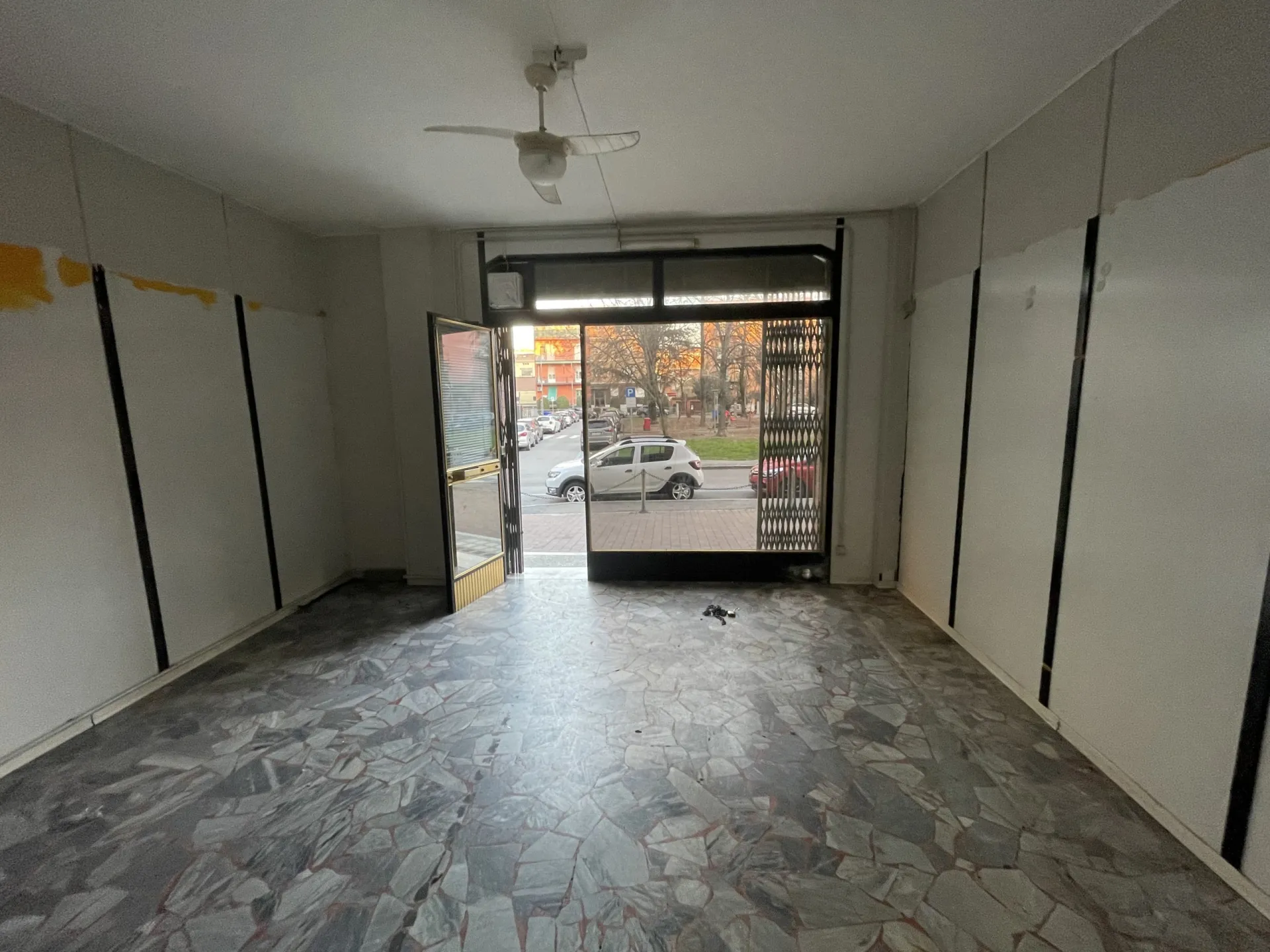 Immagine per Locale commerciale in vendita a Parma via Caselli 14