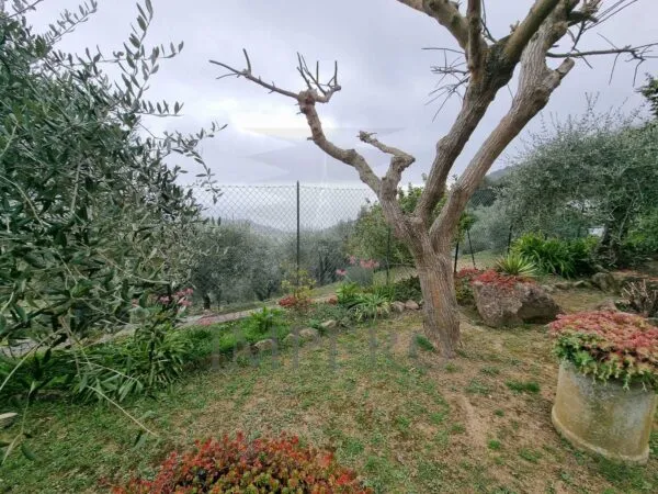 Villa Trifamiliare via Delle Otto Case 216, Ventimiglia