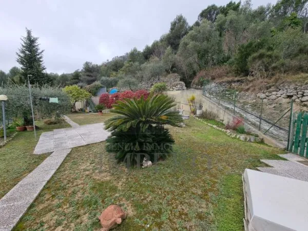 Villa Trifamiliare via Delle Otto Case 216, Ventimiglia