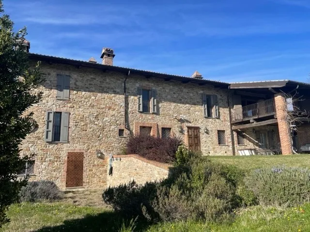 Immagine per Casale in vendita a Pianello Val Tidone via Valtidone