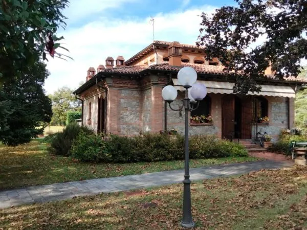 Villa via Ghiare 55bis, Montechiarugolo