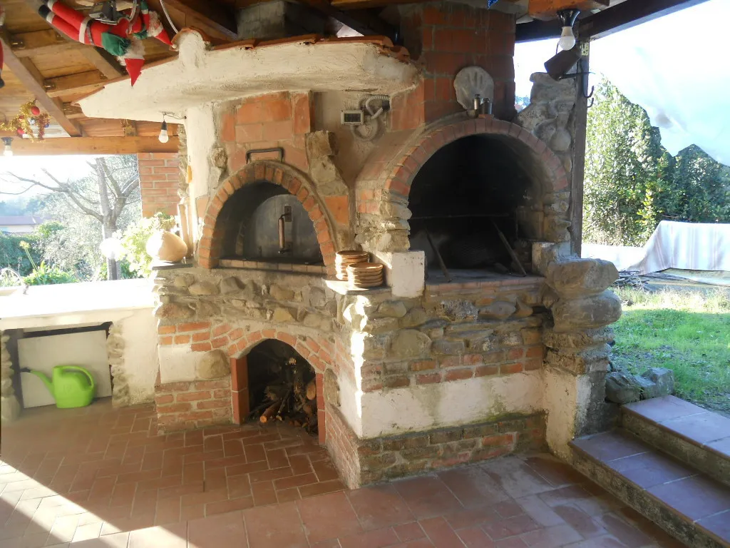 Immagine per casa semindipendente in vendita a Luni via Serravalle