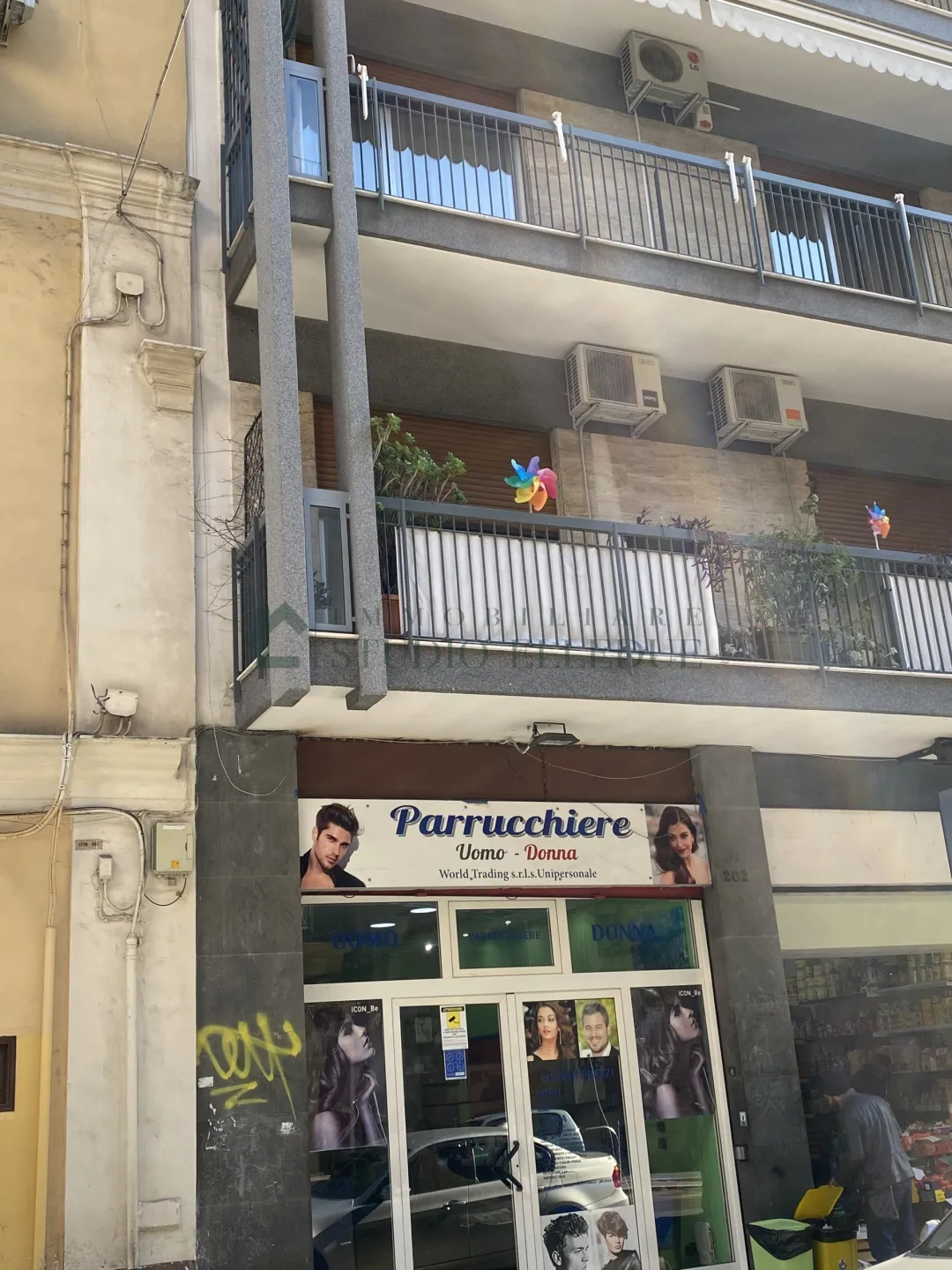 Immagine per Locale commerciale in vendita a Bari via Sagarriga Visconti 202