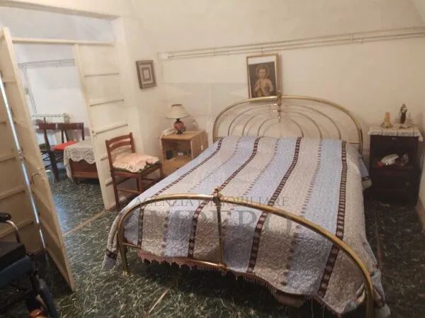 Porzione Di Casa piazza Martiri, Isolabona