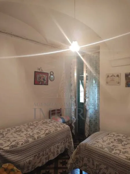 Porzione Di Casa piazza Martiri, Isolabona