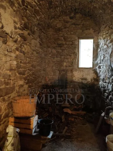 Porzione Di Casa piazza Martiri, Isolabona