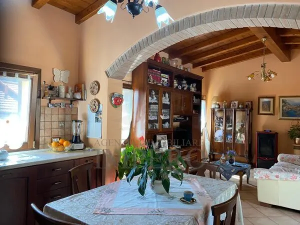 Villa A Schiera via Delle Otto Case, Ventimiglia