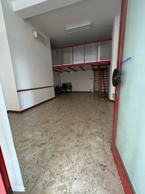 Immagine per Locale commerciale in affitto a Vallecrosia via Aldo Moro