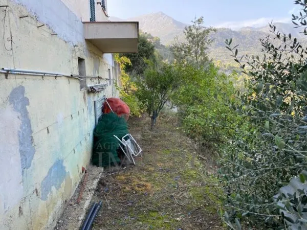Villa Trifamiliare via Umberto Lorenzi, Ventimiglia