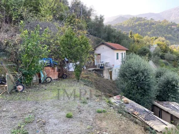 Villa Trifamiliare via Umberto Lorenzi, Ventimiglia