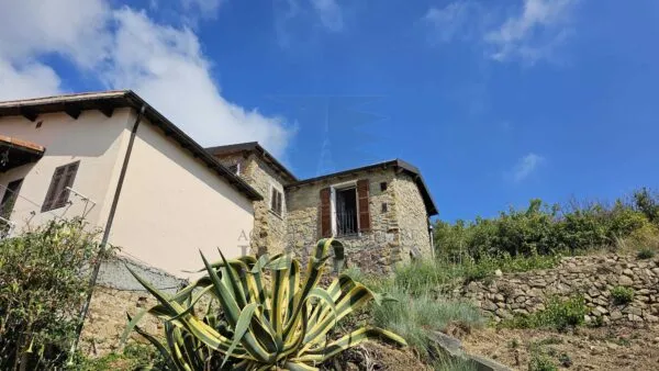 Villa Trifamiliare via Delle Otto Case, Ventimiglia