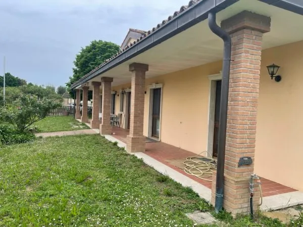 Villa via Vocabolo Murotondo, Baschi